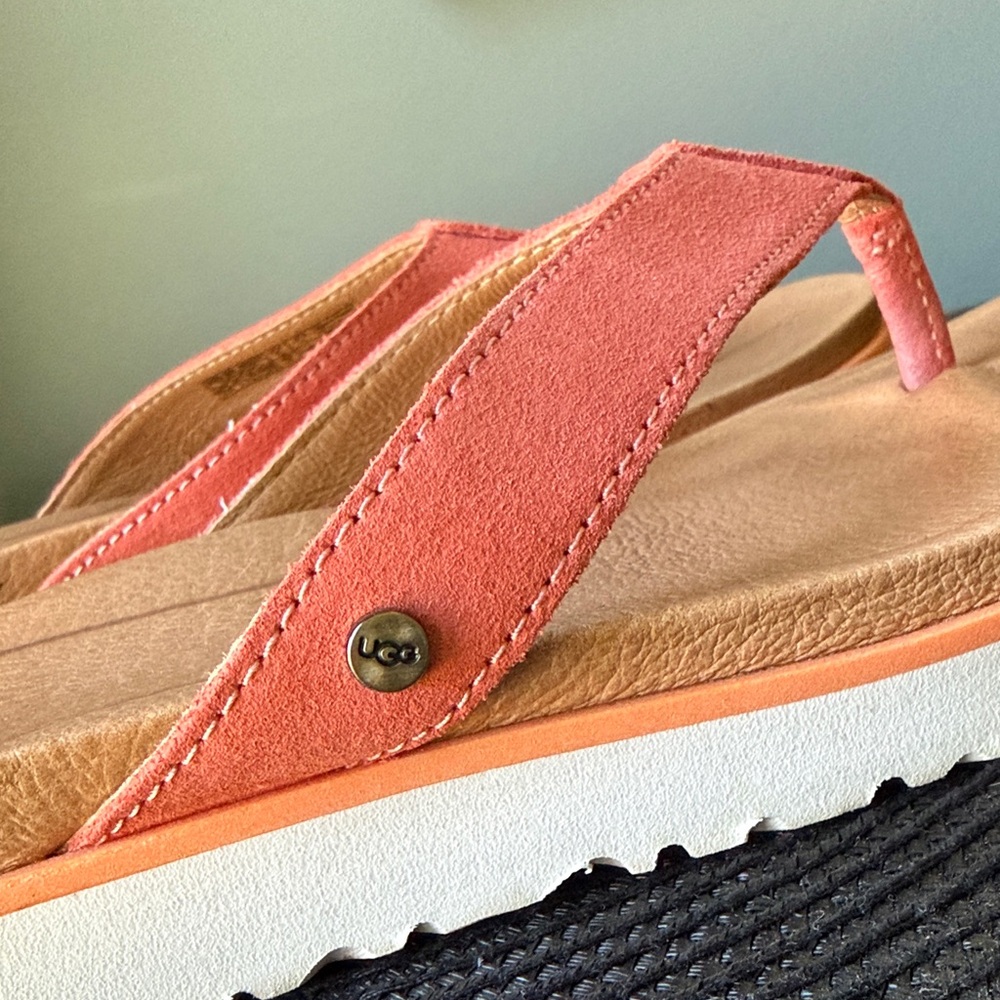 EUC RARE! UGG Coral thong, flip flop, sandal - Picture 9 of 10